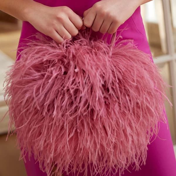 Come abbinare scarpe e borsa per andare a un matrimonio?