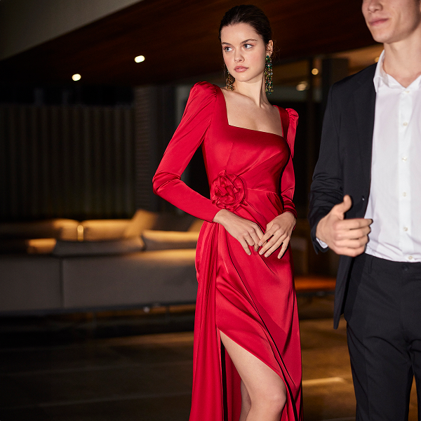 Come andare a un matrimonio con un abito rosso? Consigli pratici